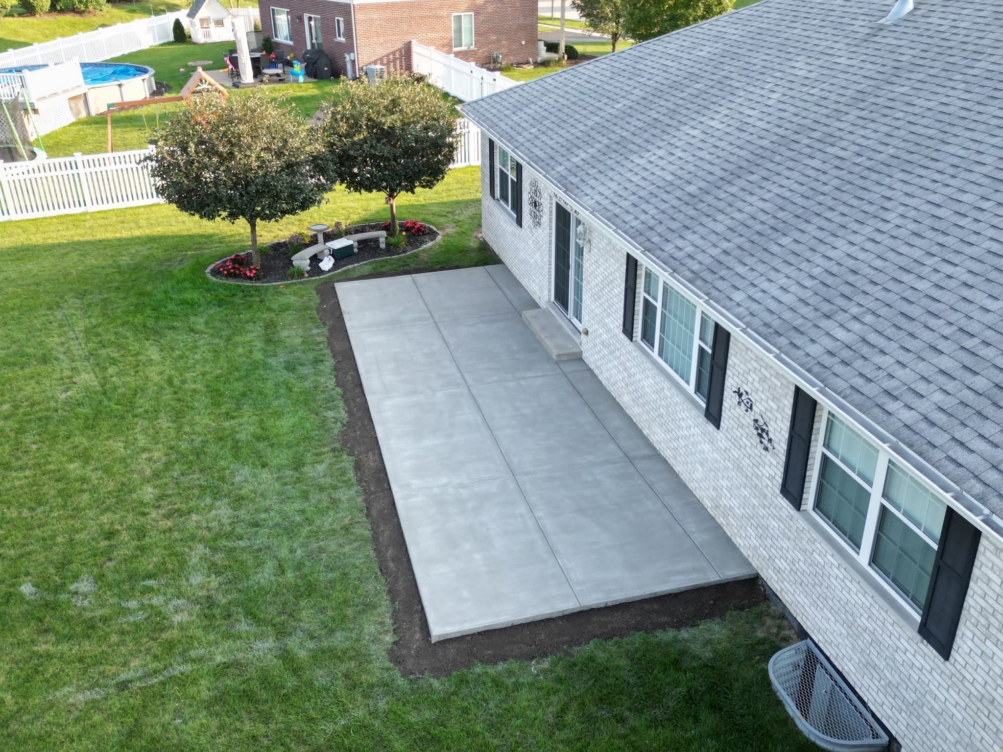 Backyard concrete patio example